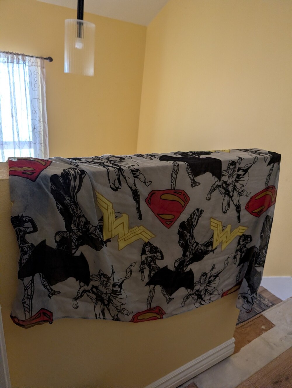 SHAWL/FABRIC Superman & Wonder Woman - Gray with Red & Yellow Logos